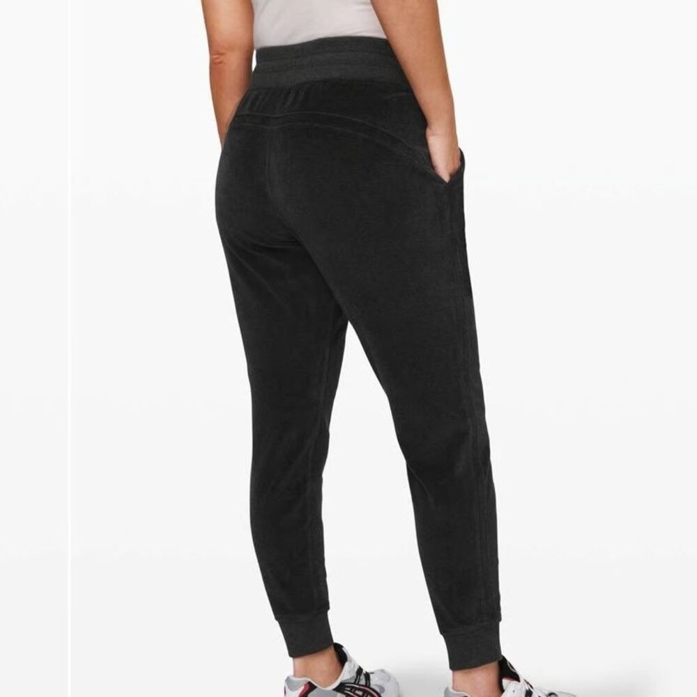 Lululemon Warm Down Charcoal Soft Velour Athleisure Athletic Jogger Sz 4 - Picture 4 of 10
